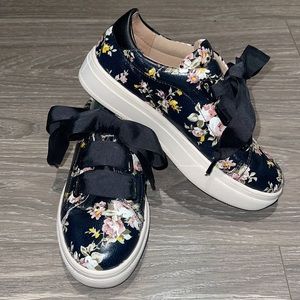 Nordstrom floral Caslon sneaks size 5M